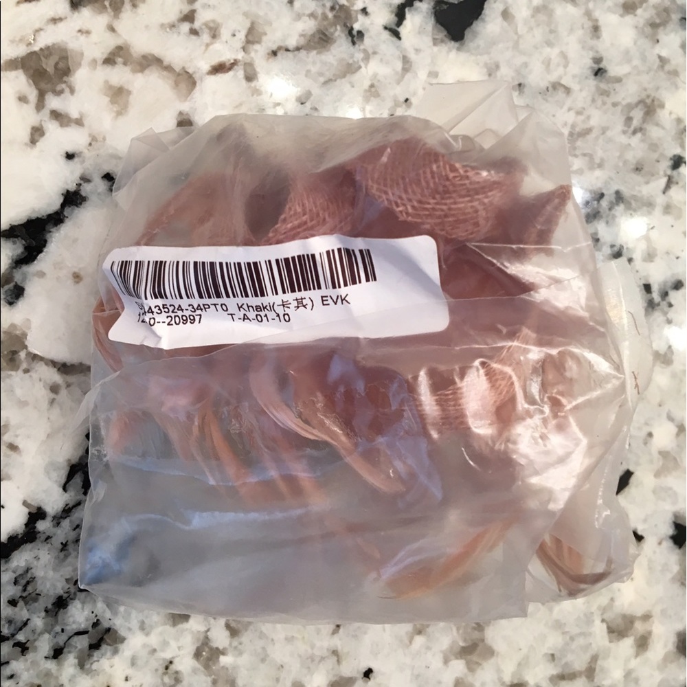 Nude Tan Derby Sinamay Feather Clip Pin Accessory - Picture 6 of 6