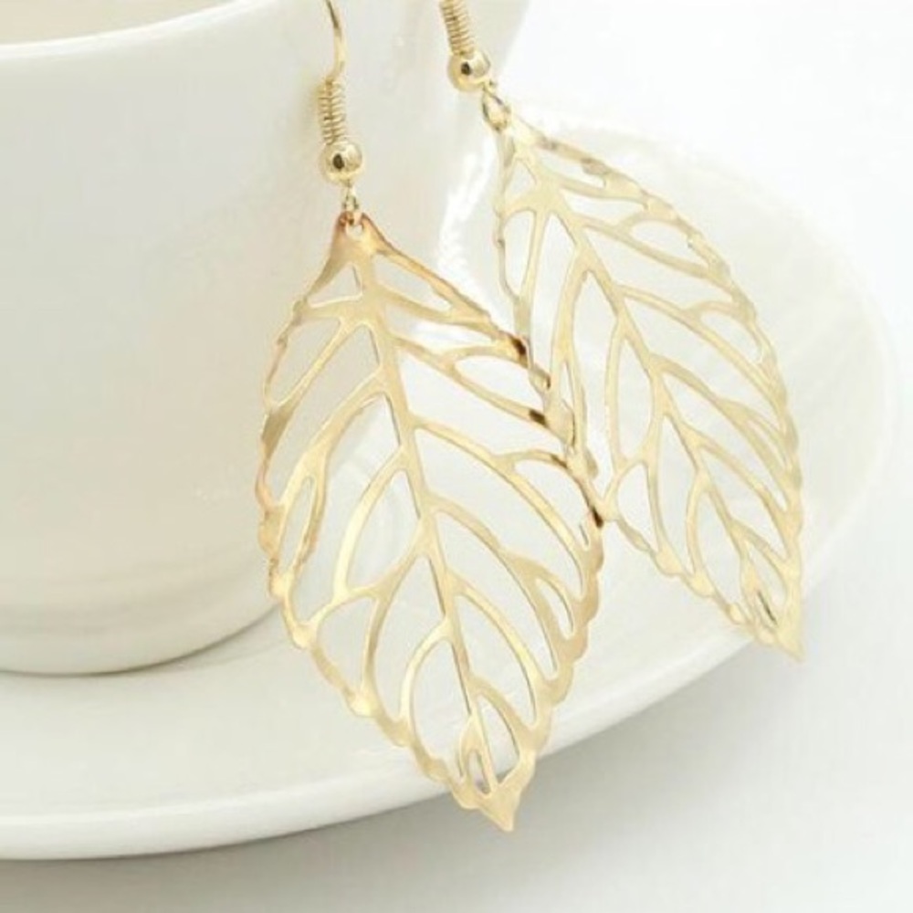 Boho Filigree Cutout Gold Leaf Dangle Earrings - Picture 2 of 2