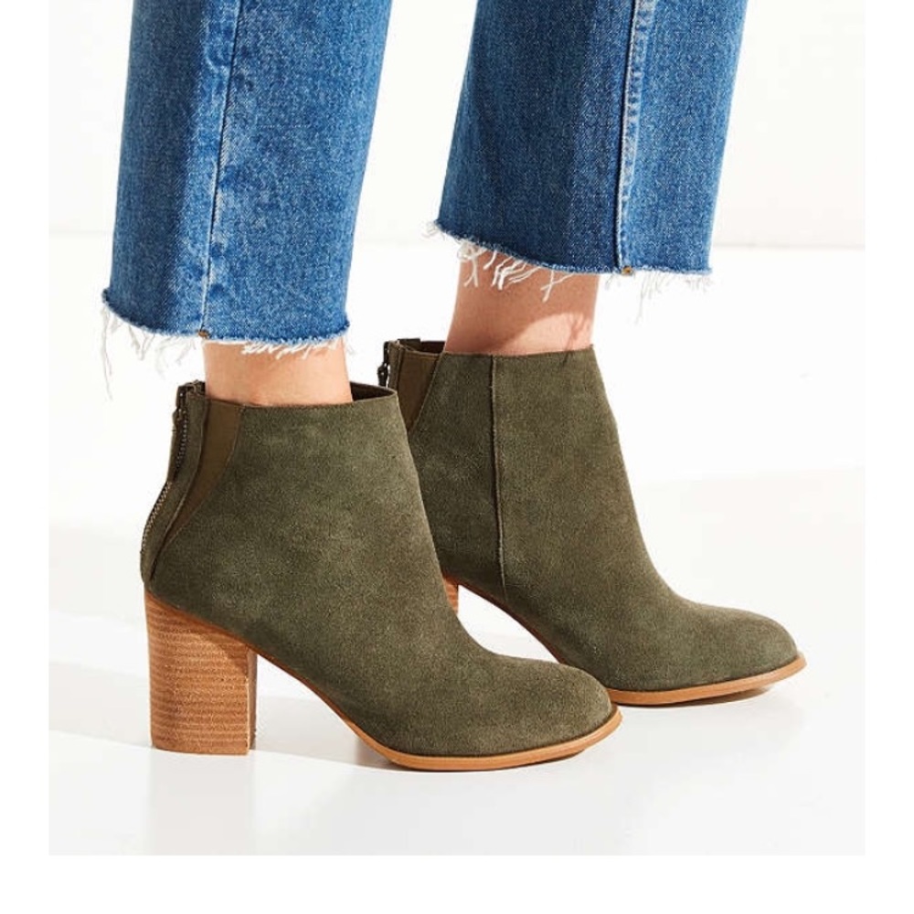BRAND NEW urban outfitters booties suede