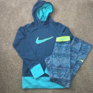 Nike sweatshirt and leggings