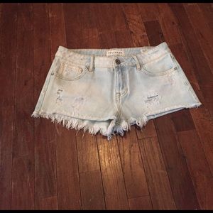 Bullhead Bleached & Distressed Low Rise Size 7