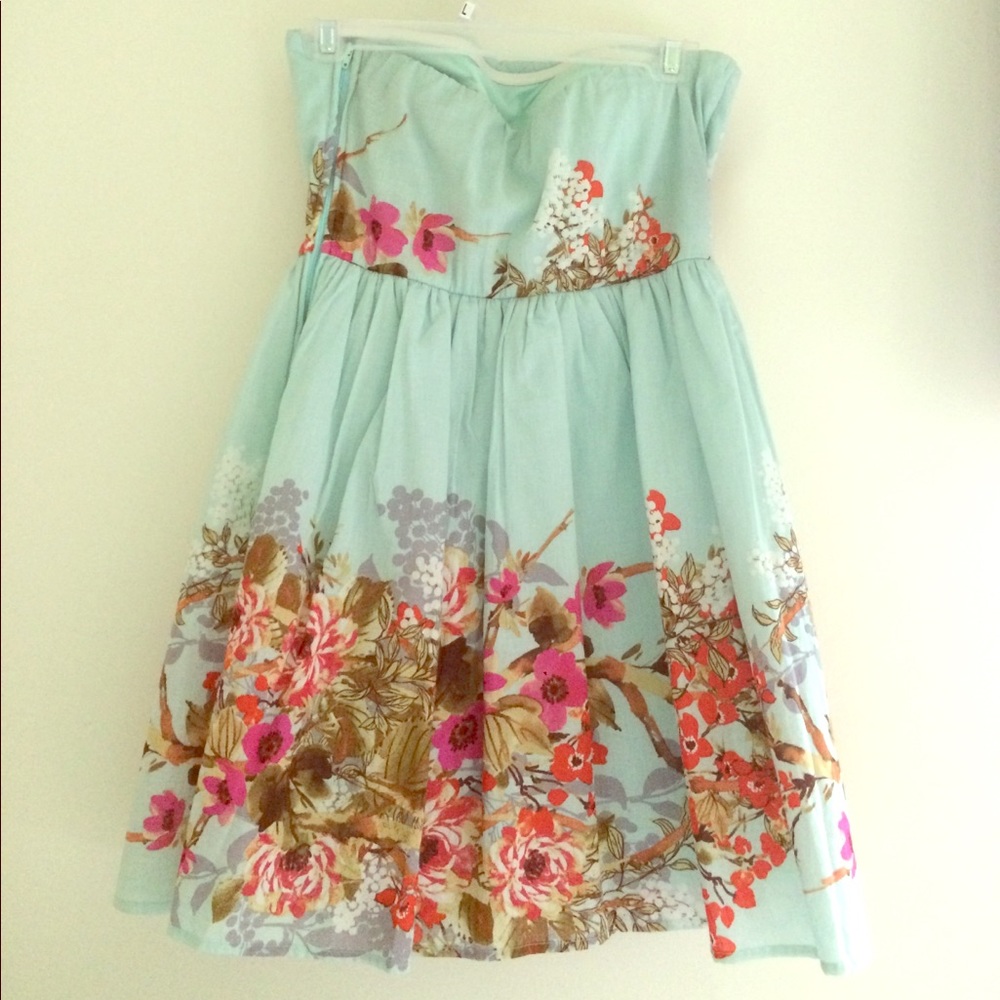 Spring dress - Picture 2 of 2