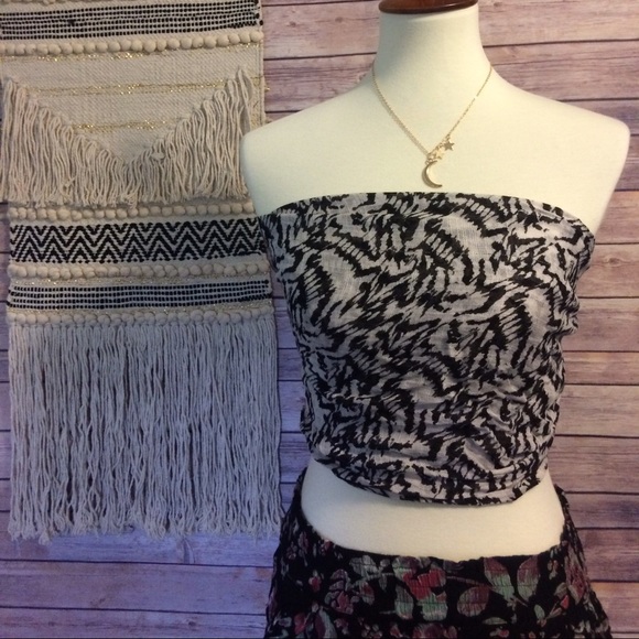 Urban outfitters BDG black & white scarf shawl - Picture 8 of 8