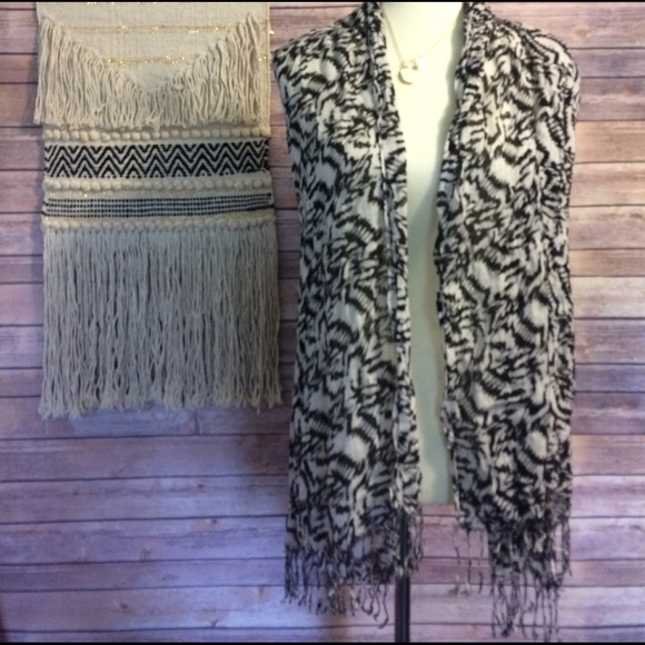 Urban outfitters BDG black & white scarf shawl - Picture 7 of 8