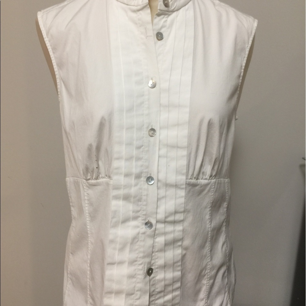 Sleeveless blouse