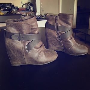 Boots/wedges