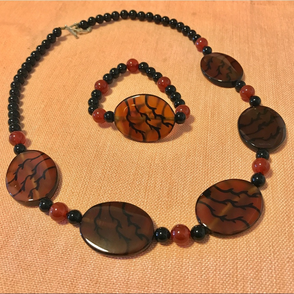 NWOT - Gorgeous Necklace and Bracelet Set