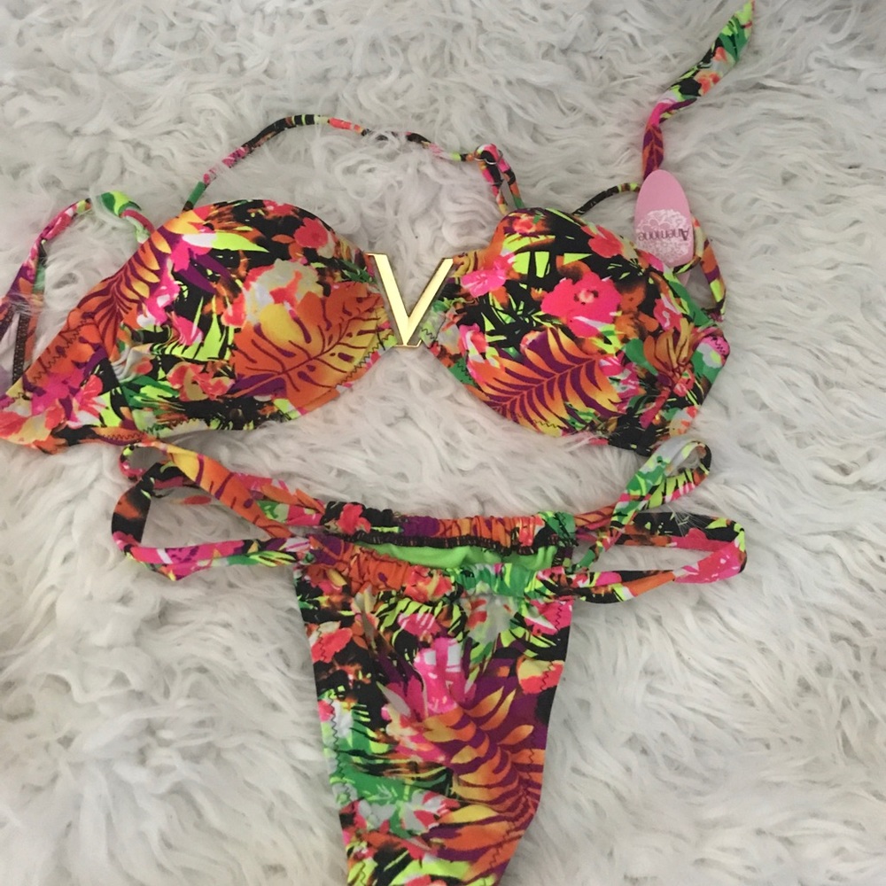 Tropical bikini (Victoria's Secret ) for views