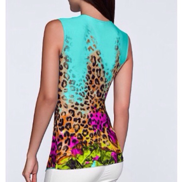 ⭐️H.P.⭐️Bright Animal Print Top - Picture 2 of 2
