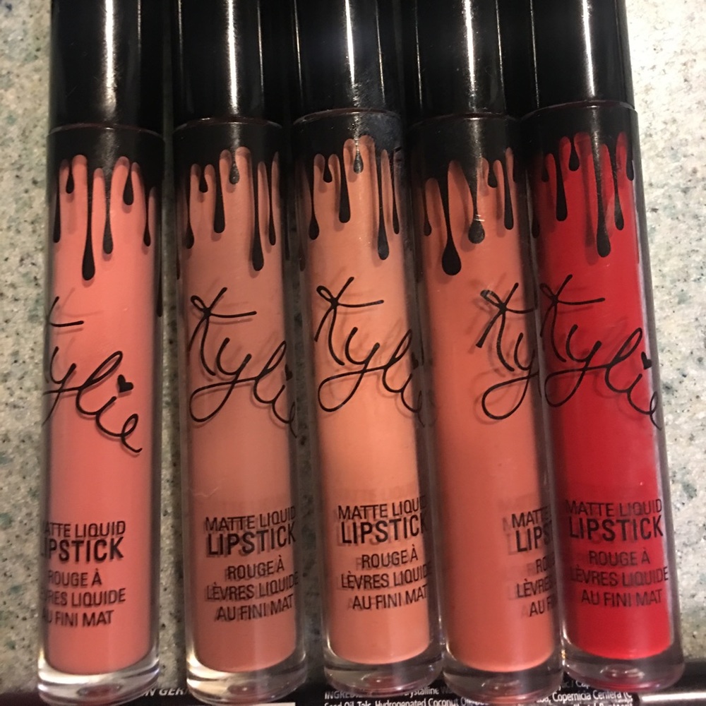 Kylie Lippies! Her best nudes & true red ❤