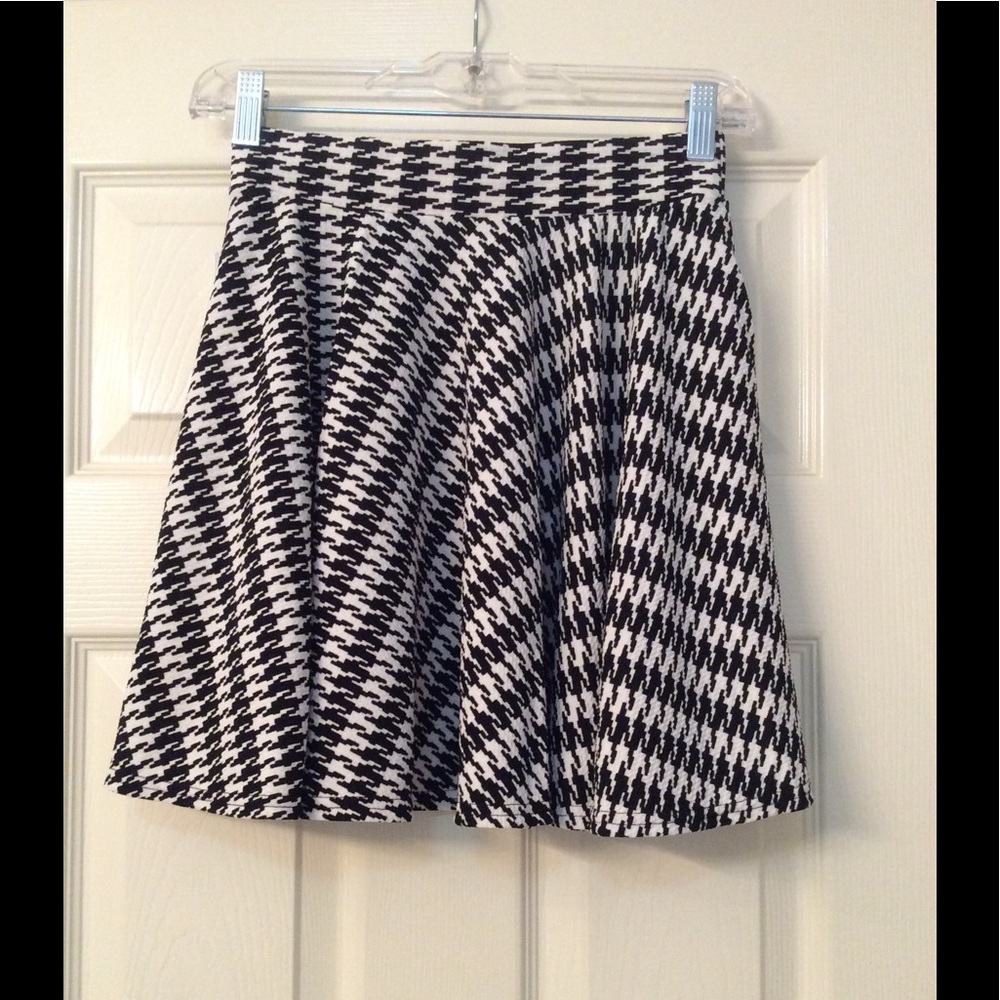 🎉SALE🎉 “NWT" Skater Style Skirt