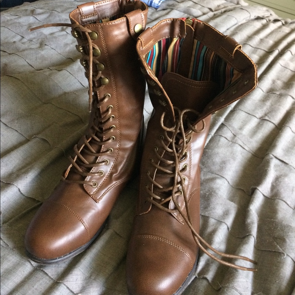 NWT Brown lace-up and zipper boots