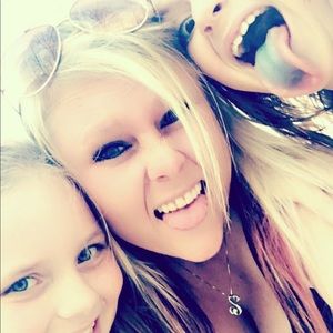 Meet your Posher, Leslie