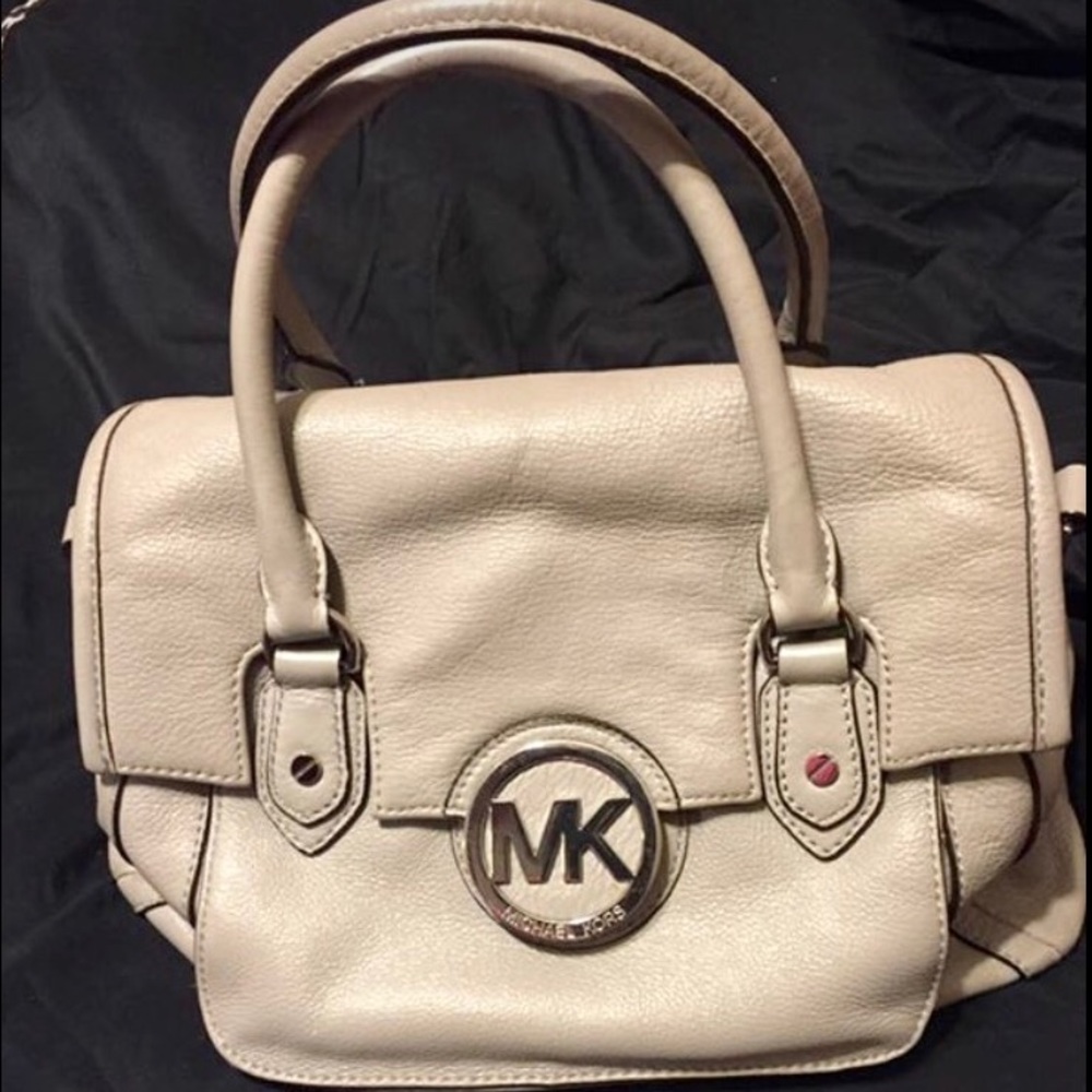 Michael Kors hobo medium size bag