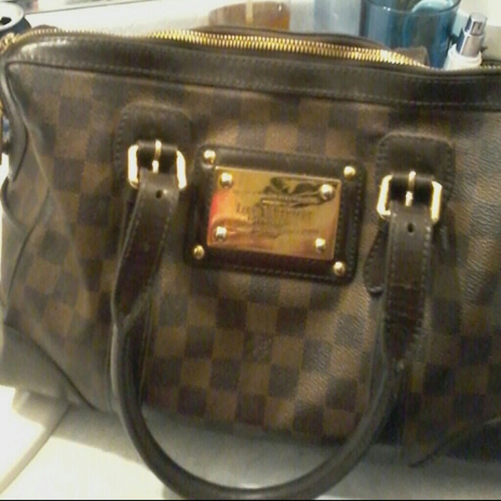 Authentic Louis Vuitton Berkeley Re-Poshing