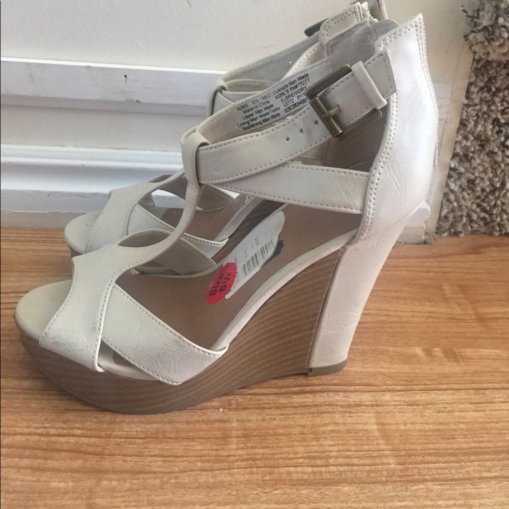 Cream color Wedged sandals