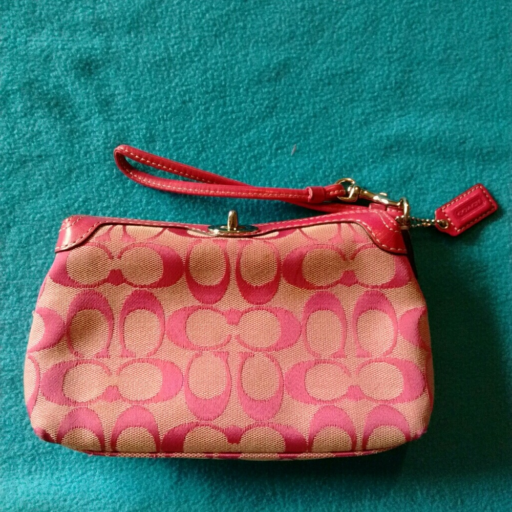 Hot pink large capacity wristlet