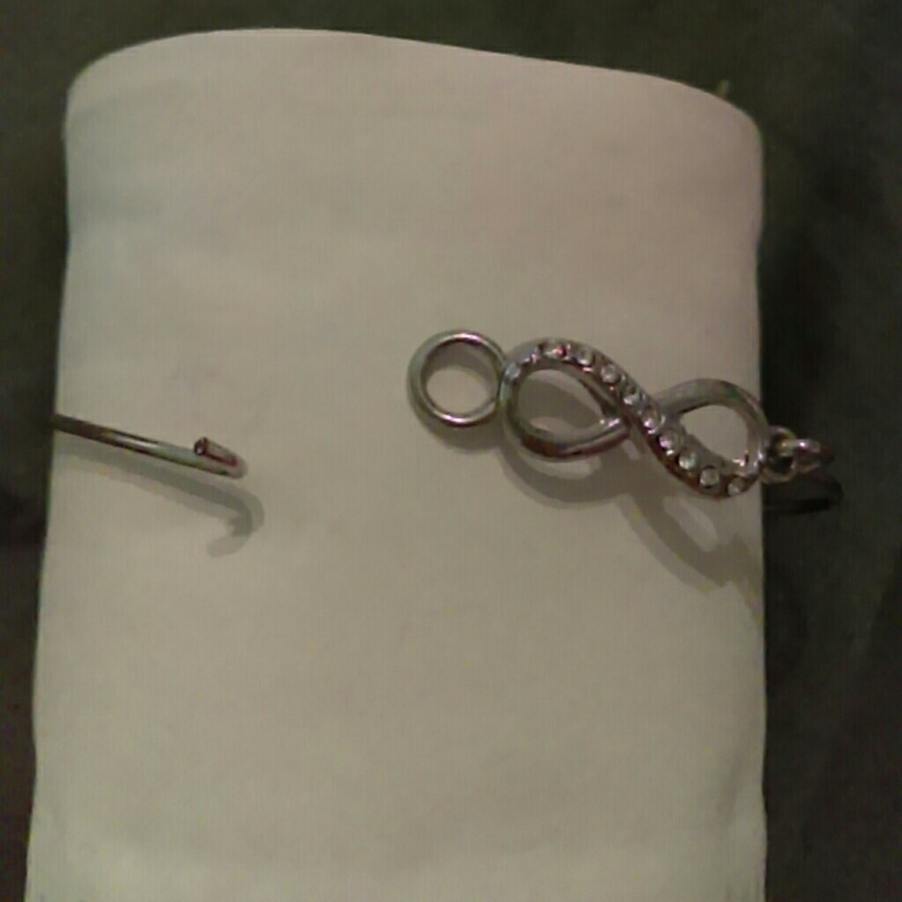 Infinity hook bracelet - Picture 2 of 2