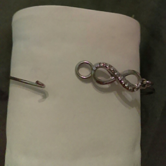 Infinity hook bracelet - Picture 2 of 2