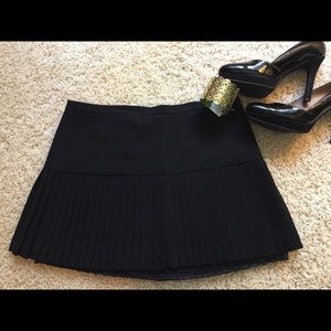 BCBG MaxAzria pleated skirt EUC size 4