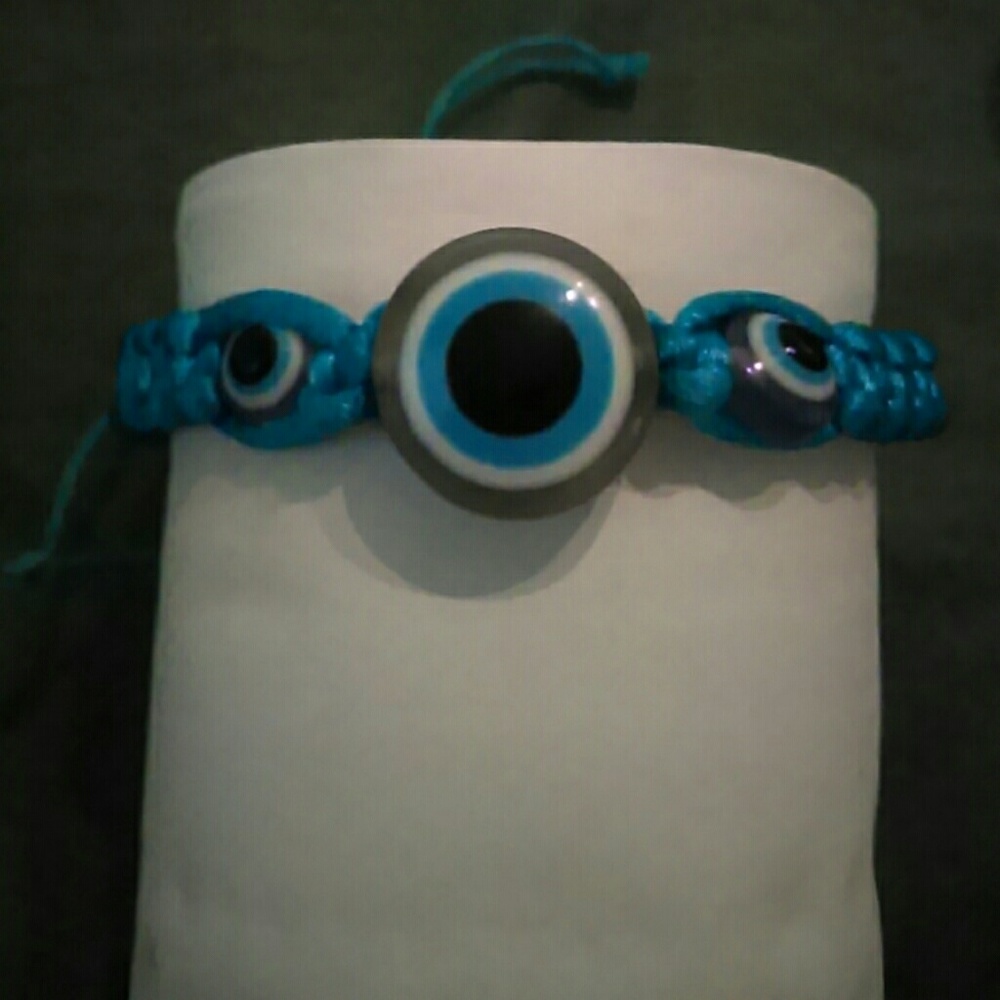 Eye bracelet