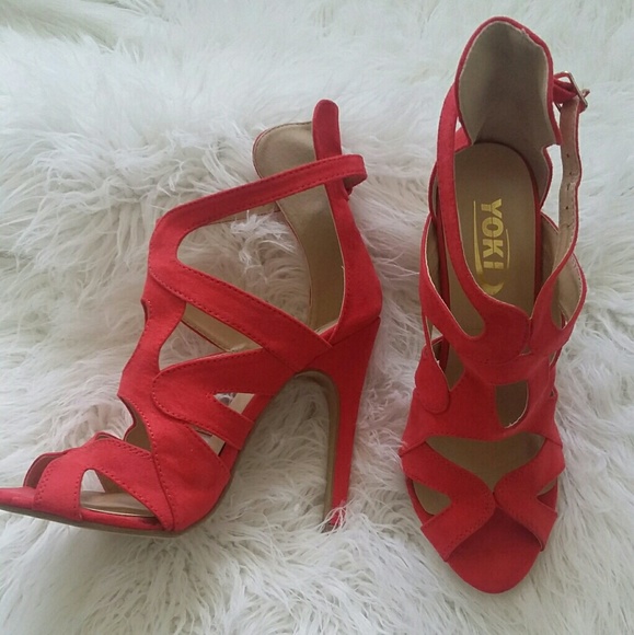 Fashionable cut out heels ?? - Picture 2 of 4