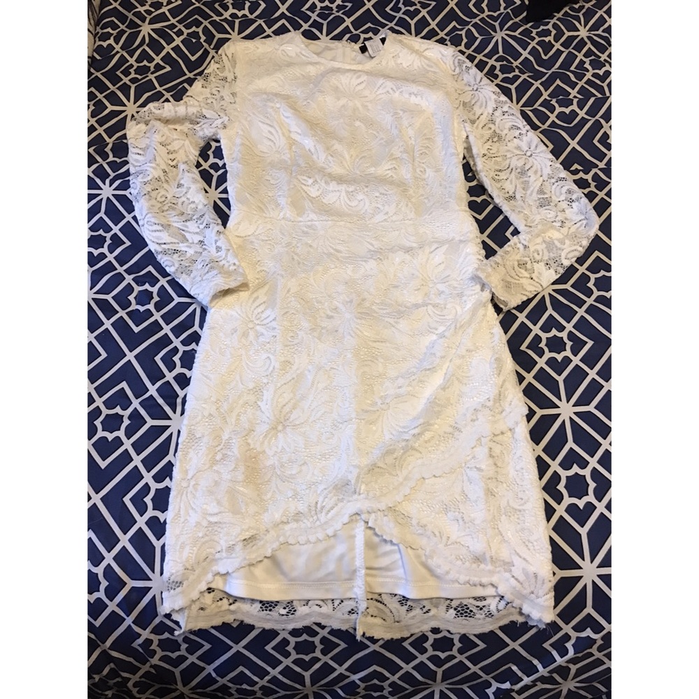 Lace white dress. 💜
