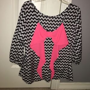 chevron top with pink bow on the back