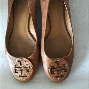 EUC Tory Burch tan Reva flats