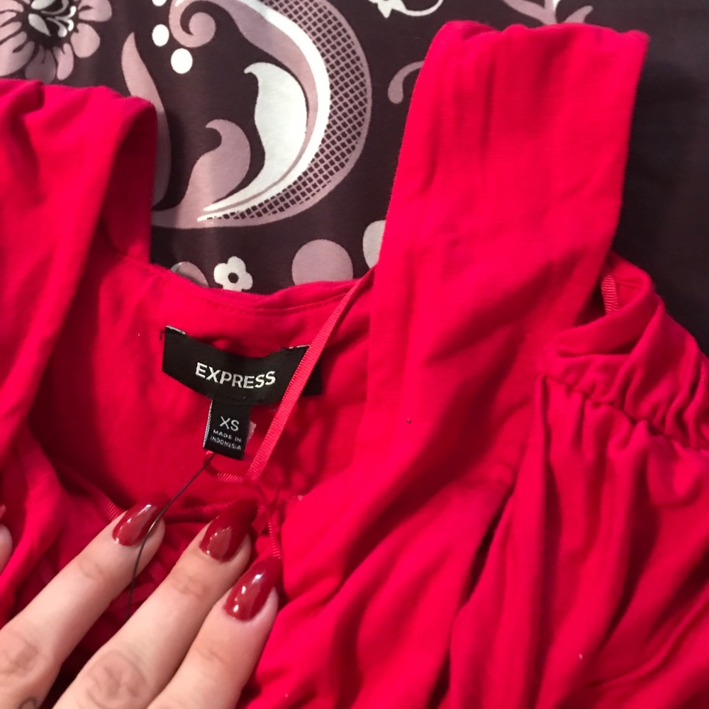 Red top - Picture 2 of 4