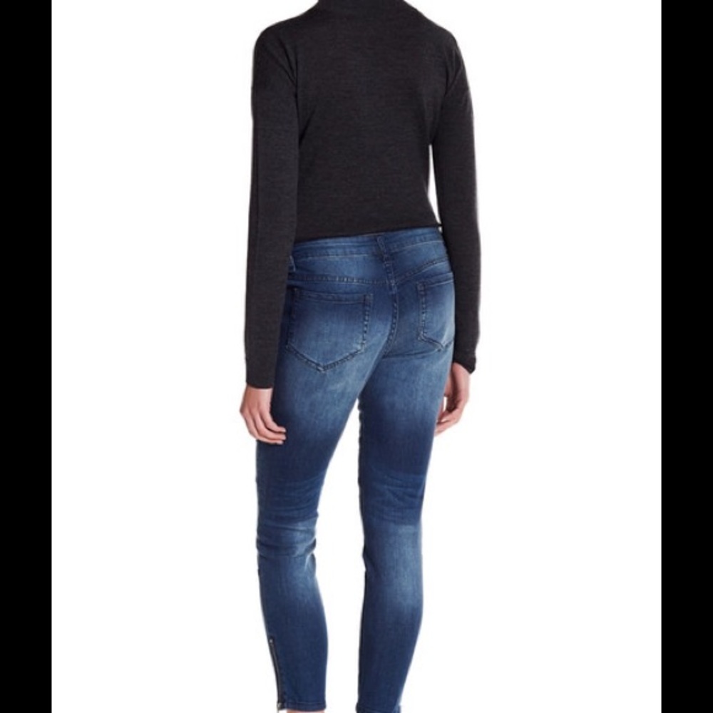 Free Shipping!!!Super Cute Jeans - Waist Size 23" - Picture 2 of 2