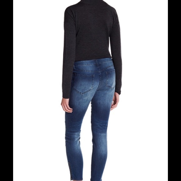 Free Shipping!!!Super Cute Jeans - Waist Size 23" - Picture 2 of 2