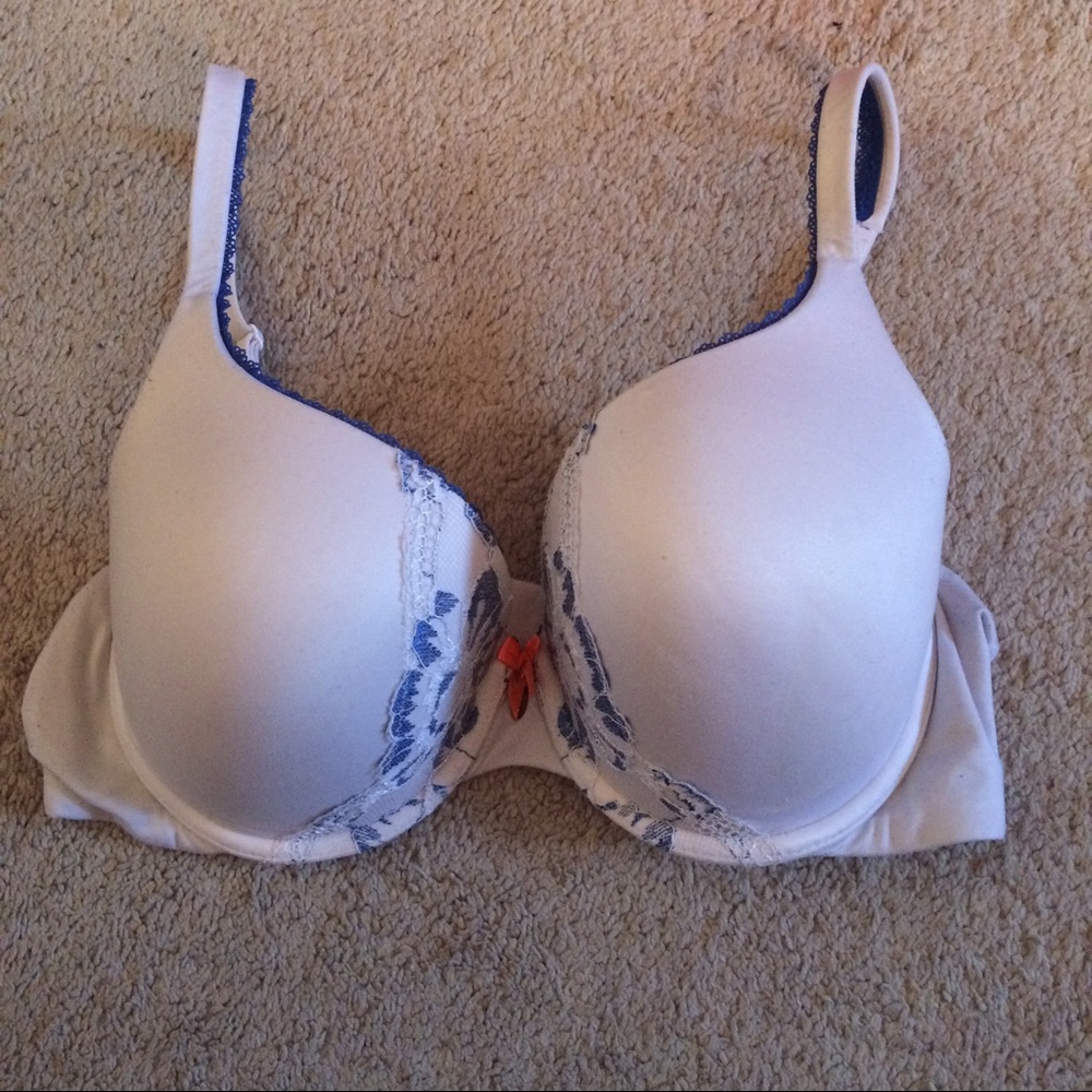 Body by Victoria. Victoria's Secret bra 36D