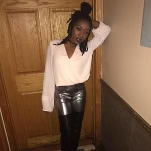 Meet your Posher, Danielle