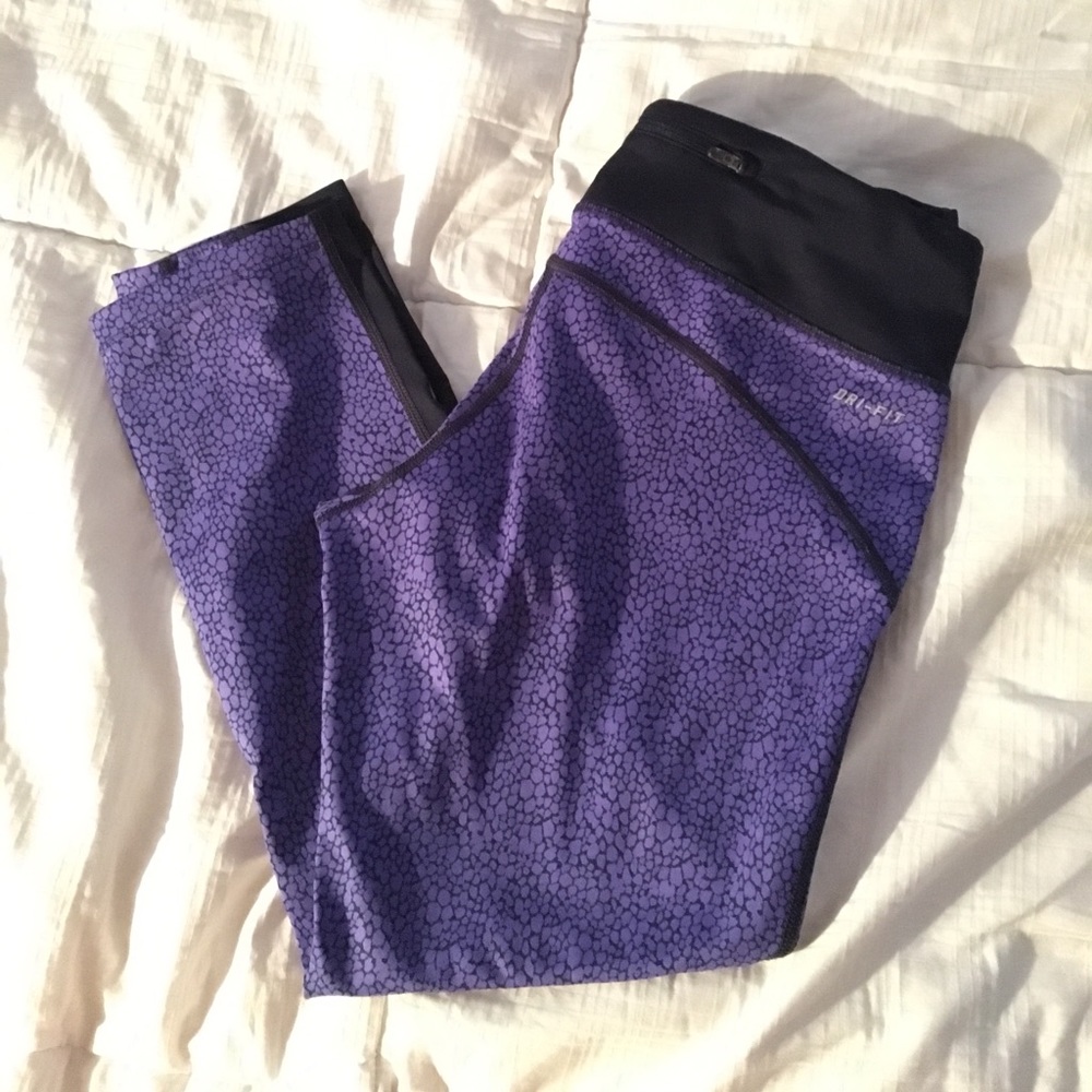 Nike Pebble Crop