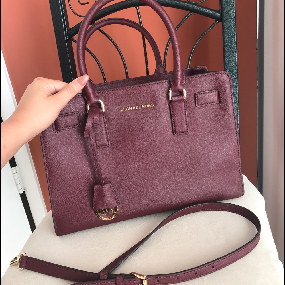 MICHAEL KORS✨plum/burgundy cross body purse‼️‼️‼️
