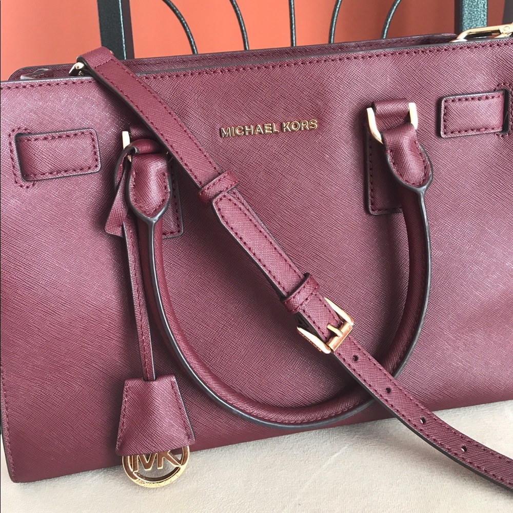 MICHAEL KORS✨plum/burgundy cross body purse‼️‼️‼️ - Picture 3 of 6