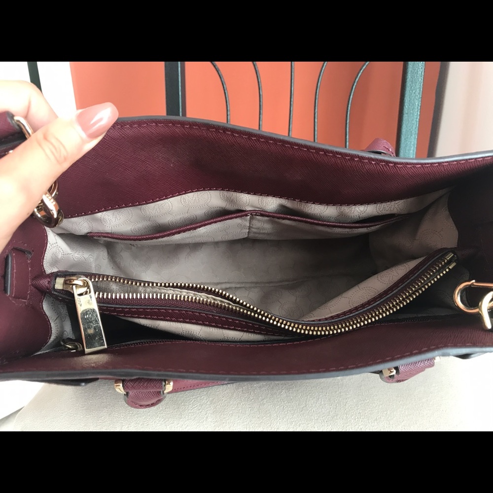 MICHAEL KORS✨plum/burgundy cross body purse‼️‼️‼️ - Picture 4 of 6