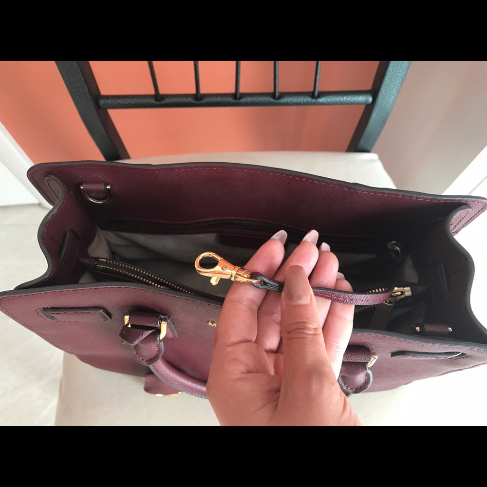 MICHAEL KORS✨plum/burgundy cross body purse‼️‼️‼️ - Picture 5 of 6