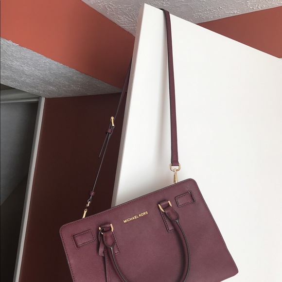 MICHAEL KORS✨plum/burgundy cross body purse‼️‼️‼️ - Picture 6 of 6