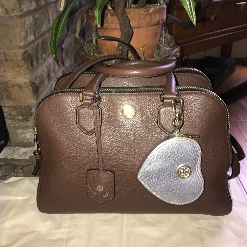 TORY BURCH ROBINSON PEBBLED TRIPLE ZIP SATCHEL🌷