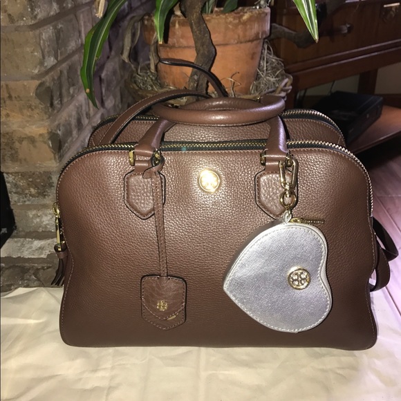 Tory Burch Handbags - TORY BURCH ROBINSON PEBBLED TRIPLE ZIP SATCHEL🌷