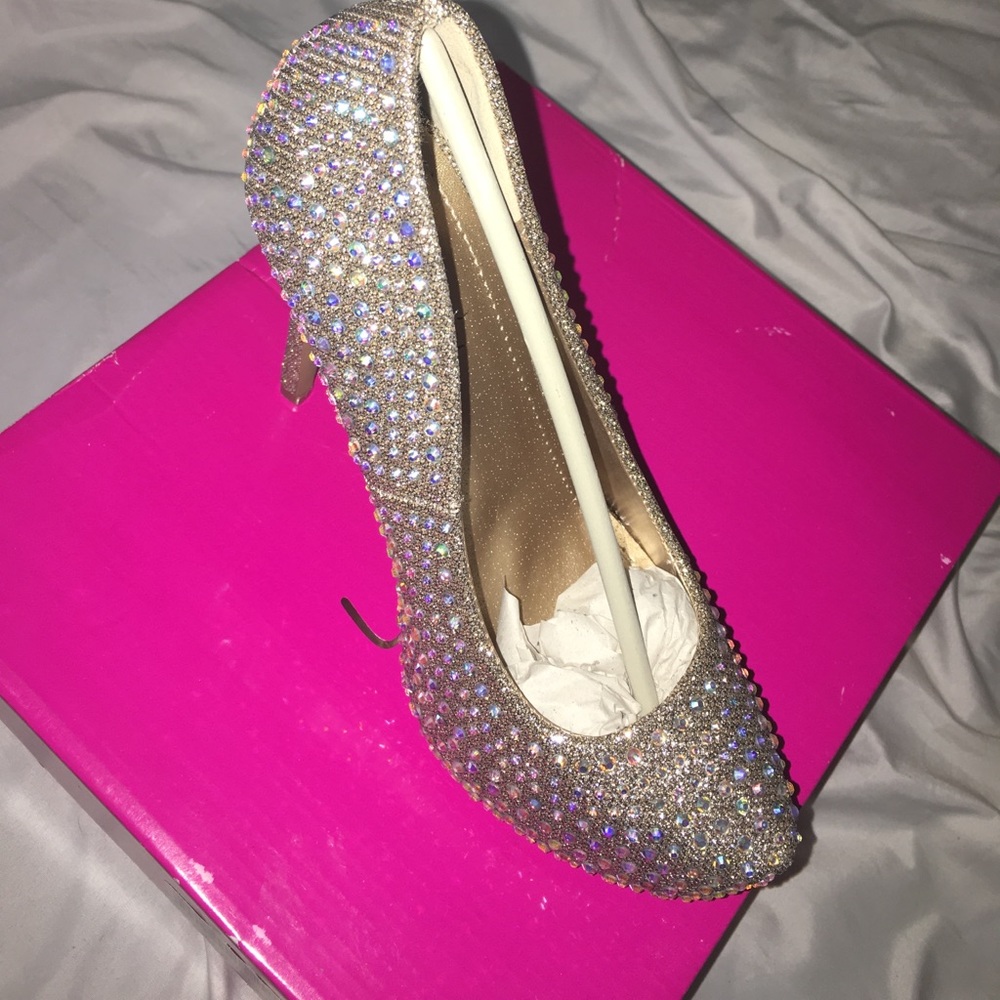 Glitter studded pumps