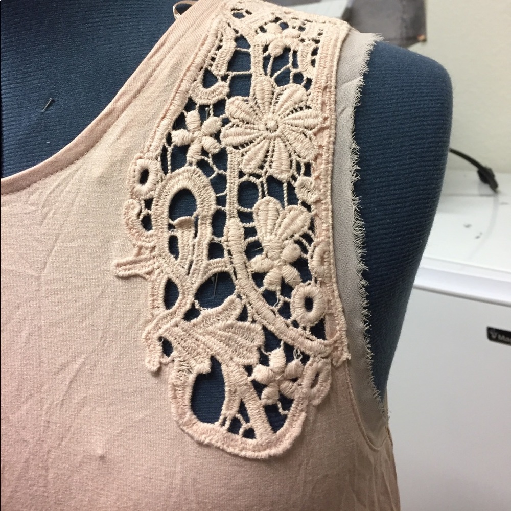 Clothes - Picture 4 of 4