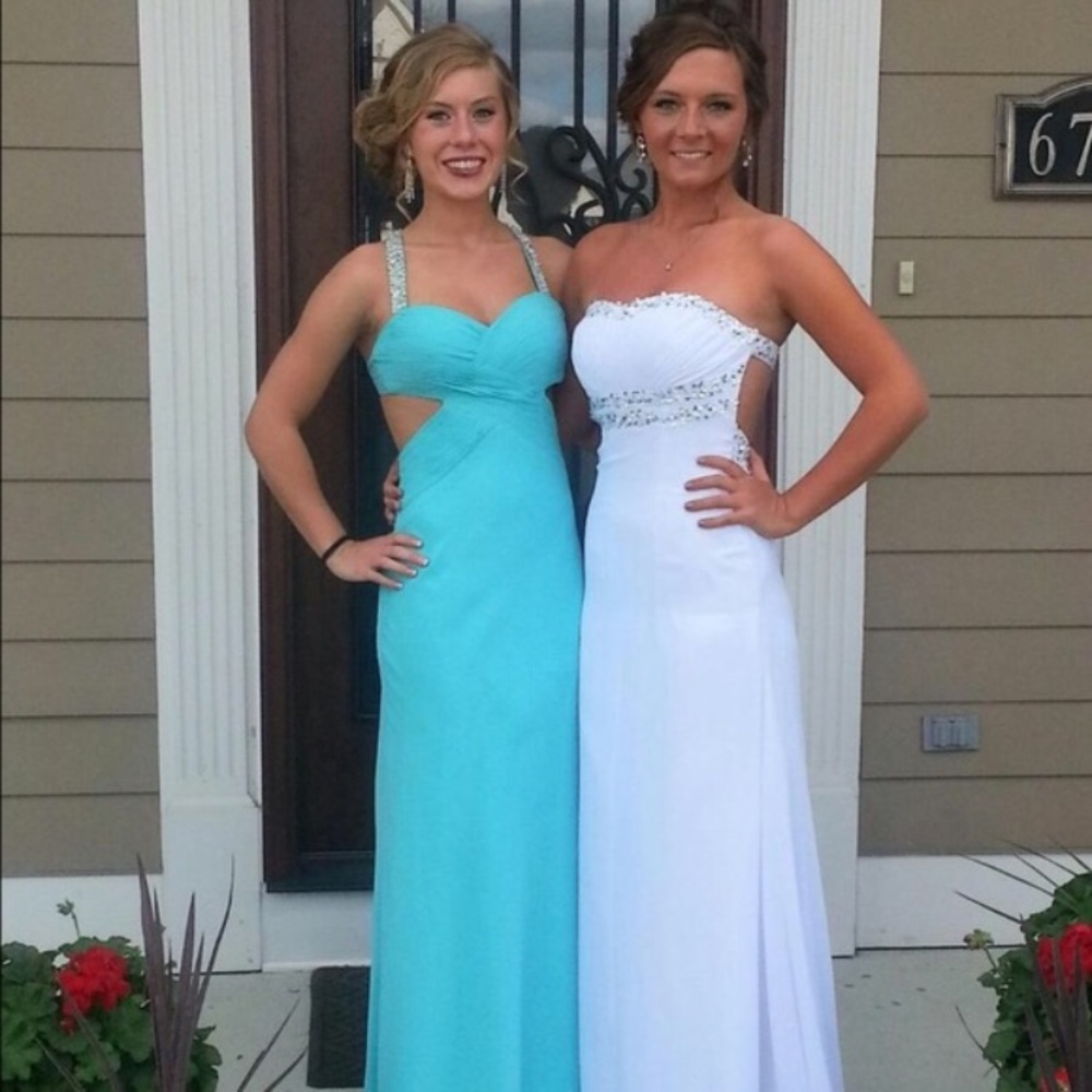 Faviana light blue prom dress