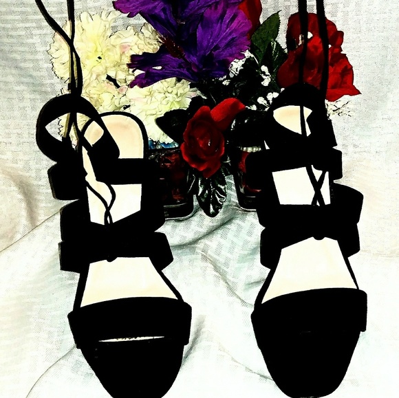 Shoes - Picture 2 of 5