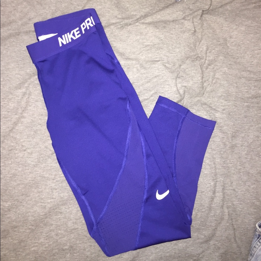 Nike Cropped Athletic Leggings