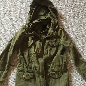 Very cute green anorak jacket!