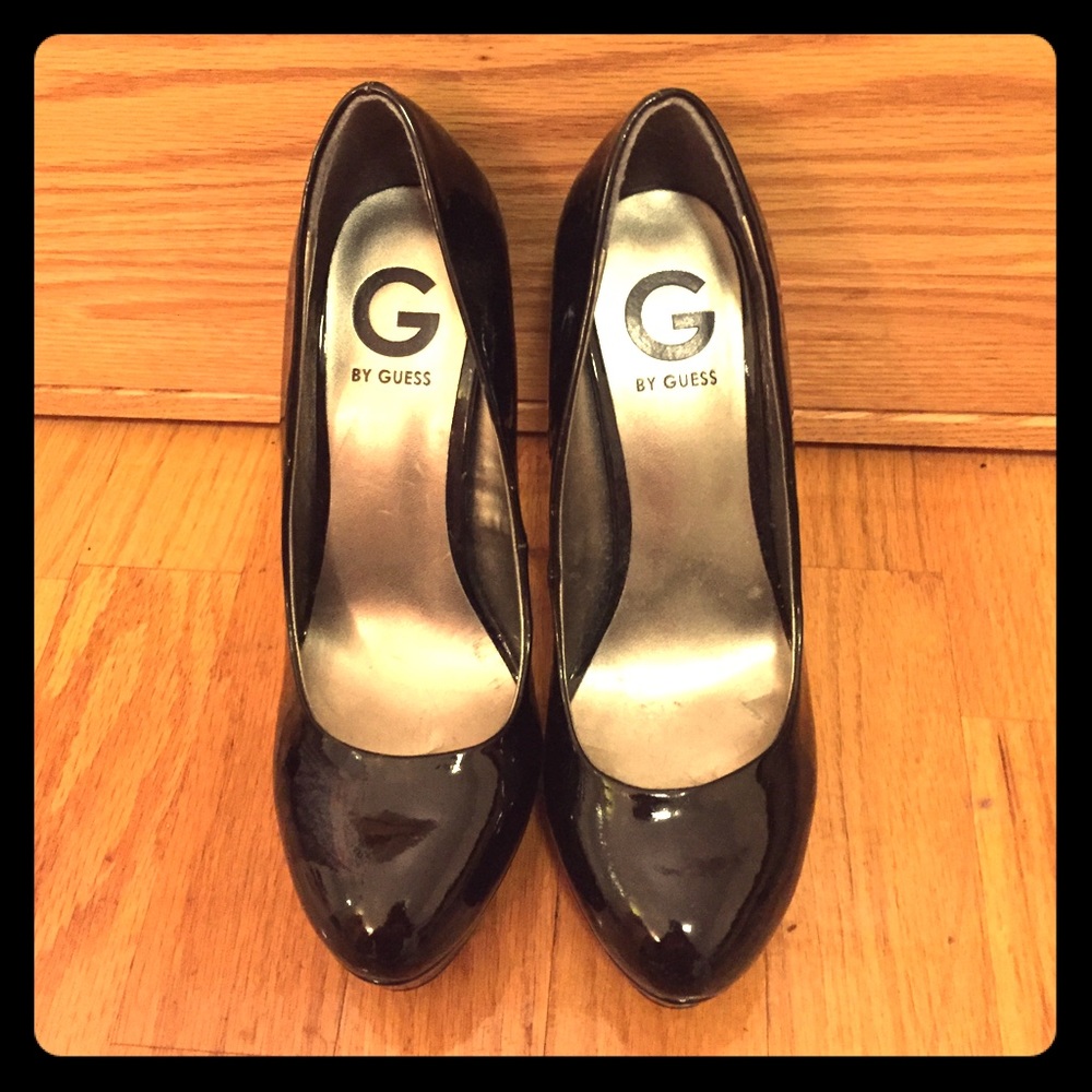 Black Guess Pumps