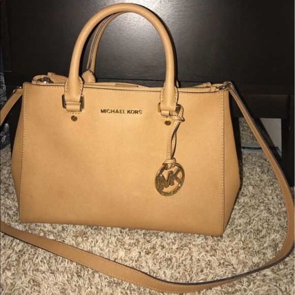 Micheal Kors - Picture 2 of 4